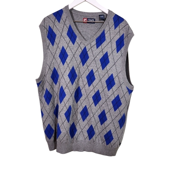 Chaps Men's Gray and Blue Argyle Sweater Vest - Picture 1 of 6